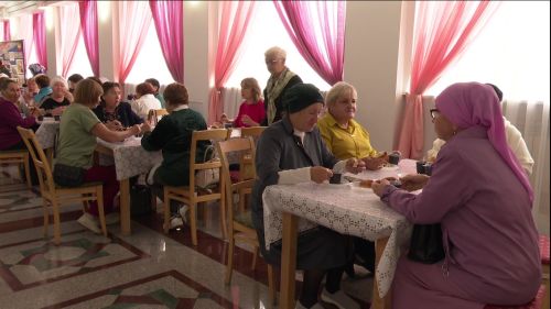Вкусное чаепитие и интересная программа ждали всех, кто пришел в городской Дворец культуры