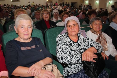 В Нурлате прошел праздничный концерт к Международному дню пожилых людей