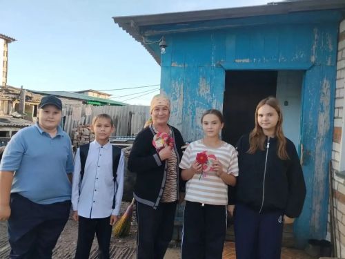 Пятиклассники Егоркинской СОШ сделали открытки ко Дню пожилого человека
