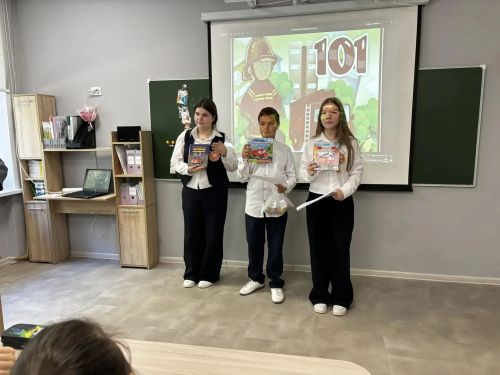 Семиклассники школы №4 Нурлата провели урок безопасности для первоклассников