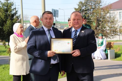 Нурлатта яңартылган “Вокзал яны” скверы ачылды