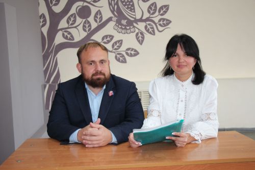 Әмир һәм Ольга Прудниковлар Нурлатка “Земство укытучысы” программасы буенча күченеп килгән