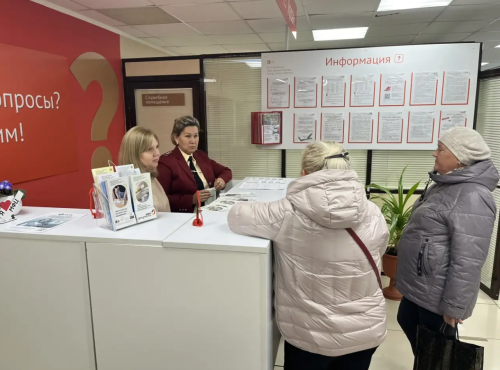 В декаду пожилых людей МФЦ организован консультационный стол