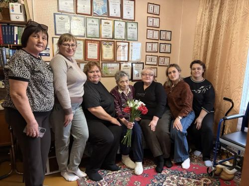 В Нурлате библиотекари навестили поэтессу Антонину Халипа