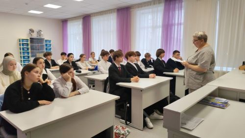 Медсестра школы №1 провела беседу о здоровье с 11-классниками