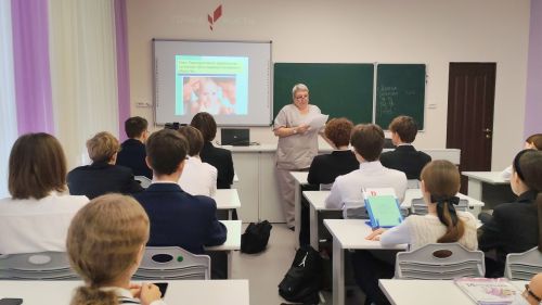 Медсестра школы №1 провела беседу о здоровье с 11-классниками