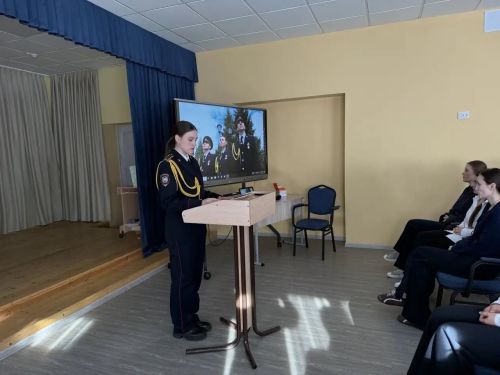 Курсант КЮИ МВД поделилась опытом выбора профессии с нурлатскими школьниками