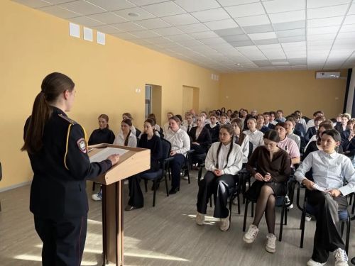 Курсант КЮИ МВД поделилась опытом выбора профессии с нурлатскими школьниками
