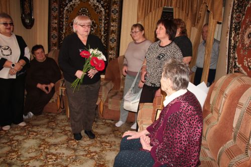 Нурлатцы навестили поэтессу Антонину Халипа в ее 85-й юбилейный год