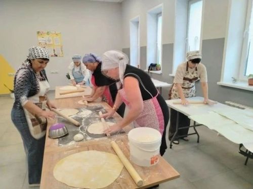 В Нурлате для бойцов СВО нарезали домашнюю лапшу