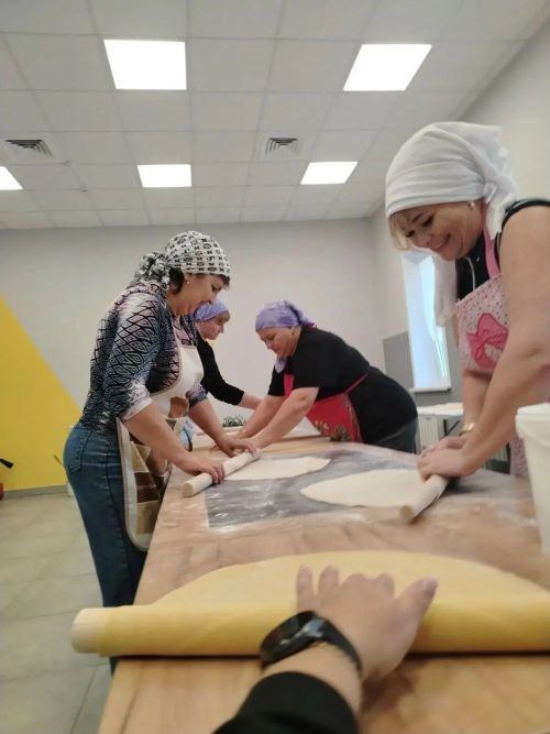В Нурлате для бойцов СВО нарезали домашнюю лапшу