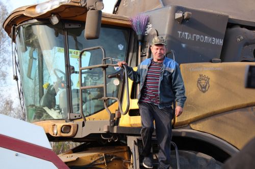В районе началась уборка подсолнечника: площади превысили 18 тысяч гектаров