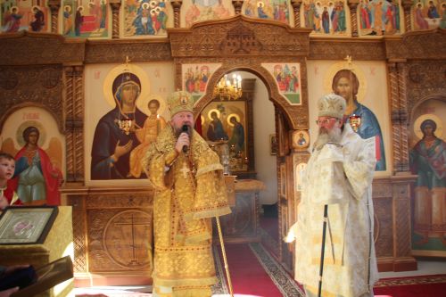 Митрополит Кирилл и епископ Филарет возглавили литургию в храме Елаура