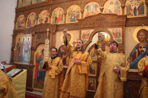 Митрополит Кирилл и епископ Филарет возглавили литургию в храме Елаура