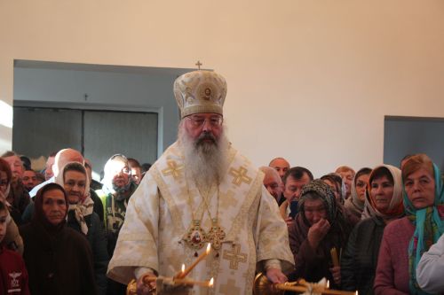 Митрополит Кирилл и епископ Филарет возглавили литургию в храме Елаура