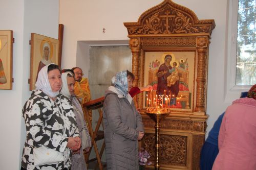 Митрополит Кирилл и епископ Филарет возглавили литургию в храме Елаура