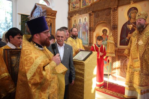Митрополит Кирилл и епископ Филарет возглавили литургию в храме Елаура