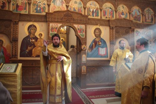 Митрополит Кирилл и епископ Филарет возглавили литургию в храме Елаура