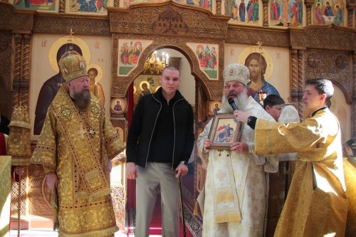 Митрополит Кирилл и епископ Филарет возглавили литургию в храме Елаура