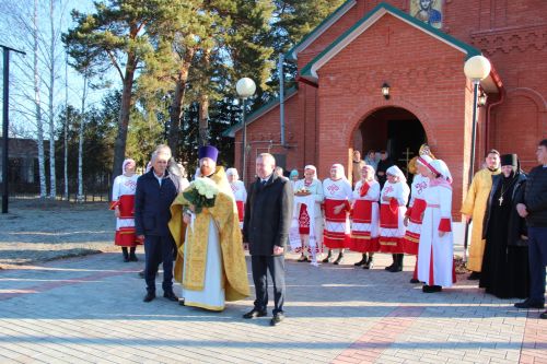 Митрополит Кирилл и епископ Филарет возглавили литургию в храме Елаура