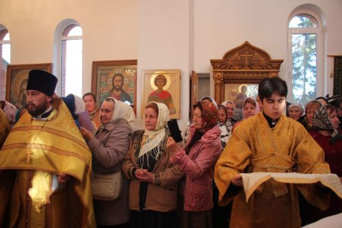 Митрополит Кирилл и епископ Филарет возглавили литургию в храме Елаура