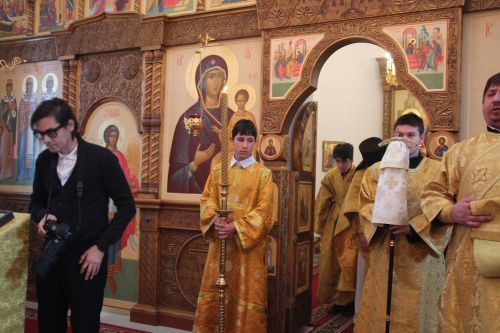 Митрополит Кирилл и епископ Филарет возглавили литургию в храме Елаура