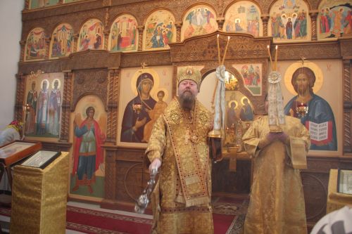 Митрополит Кирилл и епископ Филарет возглавили литургию в храме Елаура