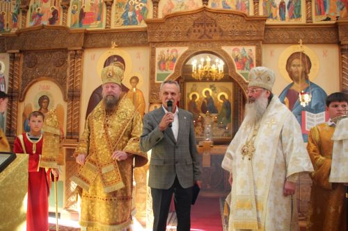 Митрополит Кирилл и епископ Филарет возглавили литургию в храме Елаура