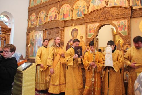 Митрополит Кирилл и епископ Филарет возглавили литургию в храме Елаура