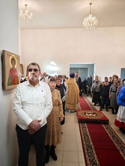 Митрополит Кирилл и епископ Филарет возглавили литургию в храме Елаура