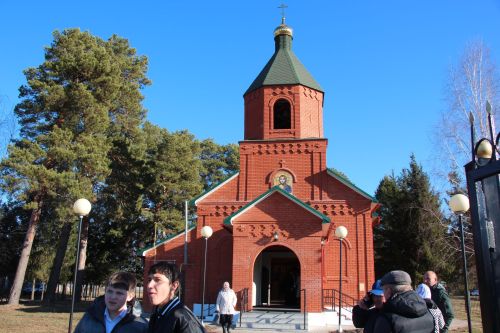 Митрополит Кирилл и епископ Филарет возглавили литургию в храме Елаура