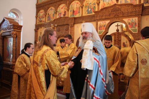 Митрополит Кирилл и епископ Филарет возглавили литургию в храме Елаура