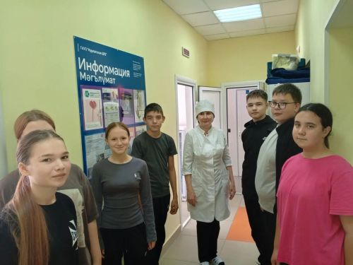 Школьники посетили сельский ФАП