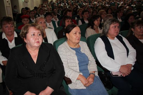 В Нурлате с особым теплом чествовали работников образования