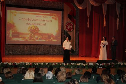 В Нурлате с особым теплом чествовали работников образования