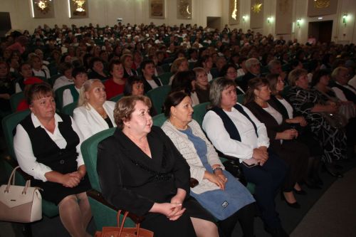 В Нурлате с особым теплом чествовали работников образования