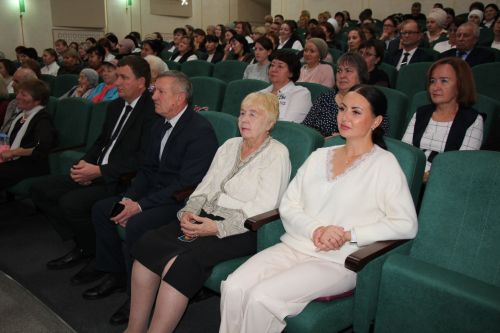 В Нурлате с особым теплом чествовали работников образования