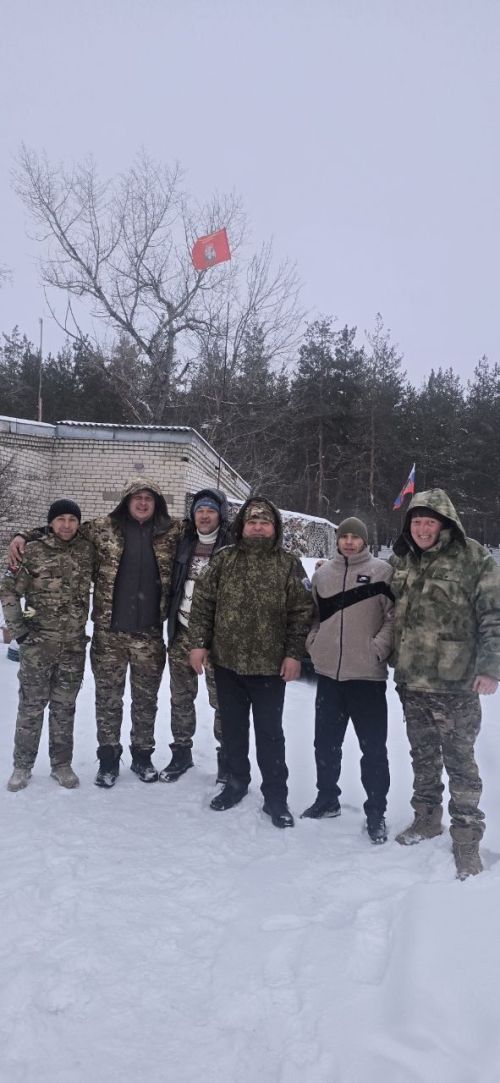 Поэт Александр Арзамасцев посетил бойцов на передовой с «Боевым братством»