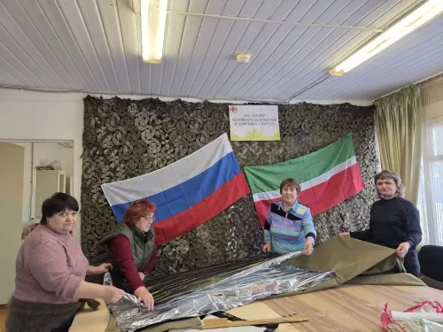«Серебряные» волонтёры шьют антидроновые накидки для военных