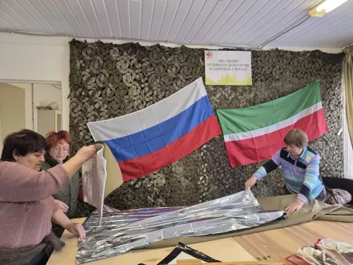 «Серебряные» волонтёры шьют антидроновые накидки для военных