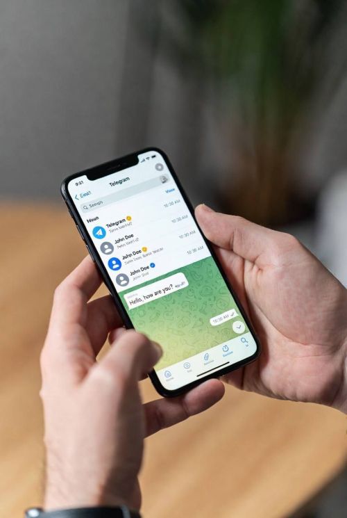 Роскомнадзор начинает ограничивать работу Telegram в России
