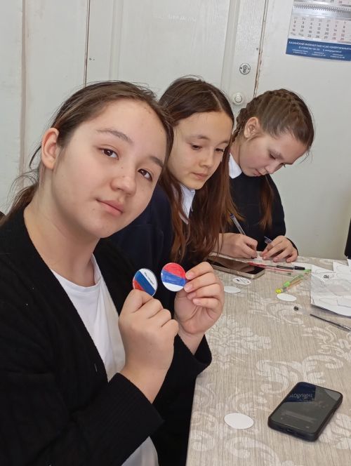 Урок добра и патриотизма: нурлатские гимназисты посетили Центр активного долголетия