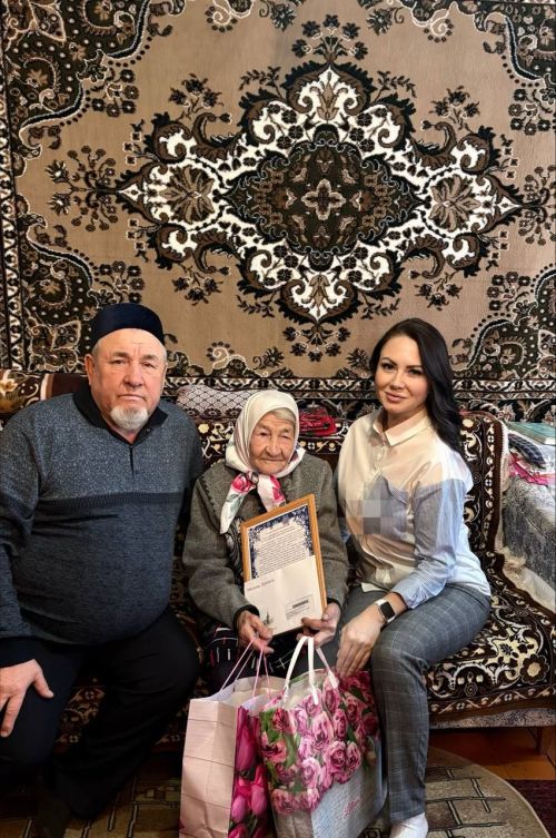 Труженицу тыла Музанию Сатдарову из села Новое Иглайкино поздравили с 98-летием
