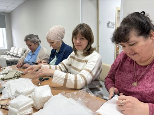300 комплектов сухого душа и сладкие подарки: библиотекари Нурлата собрали гуманитарную помощь для бойцов