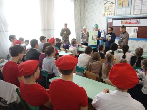 В Кульбаево-Марасинской школе прошла патриотическая акция «Красная ромашка»