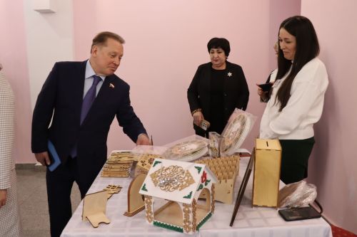К итоговой сессии Совета района нурлатцы развернули масштабную выставку, посвященную достижениям района