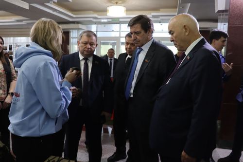 К итоговой сессии Совета района нурлатцы развернули масштабную выставку, посвященную достижениям района