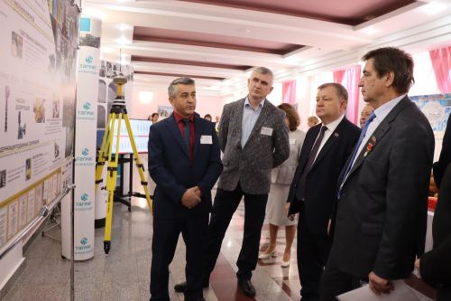 К итоговой сессии Совета района нурлатцы развернули масштабную выставку, посвященную достижениям района