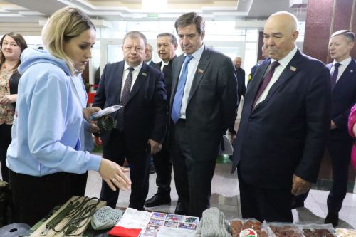 К итоговой сессии Совета района нурлатцы развернули масштабную выставку, посвященную достижениям района