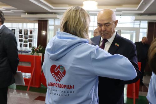 К итоговой сессии Совета района нурлатцы развернули масштабную выставку, посвященную достижениям района
